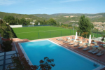 Piscina e campo calcio